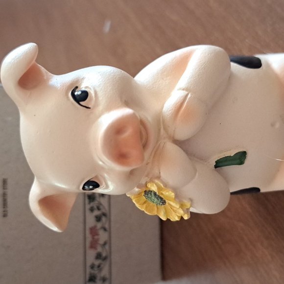 Cracker Barrel Pig Figurine with Dangling Legs - Cream and Black - Picture 2 of 5